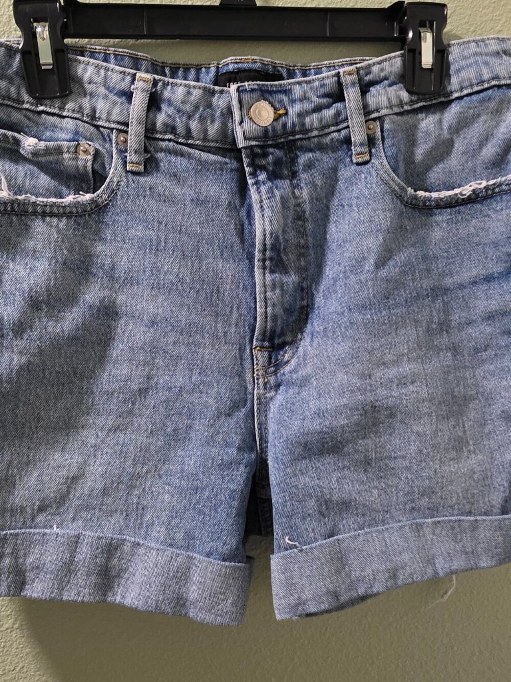 Levi Mid Length Distresses Shorts Size 31 Denim